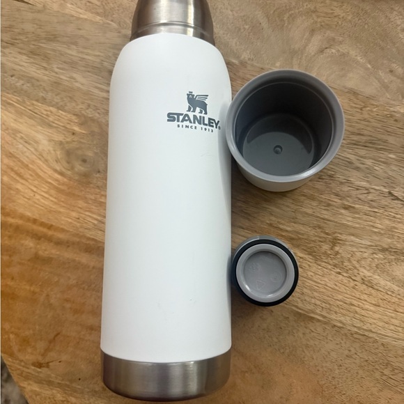 Stanley Adventure To-Go Bottle in Polar/Frost White (25 oz) - Picture 4 of 4